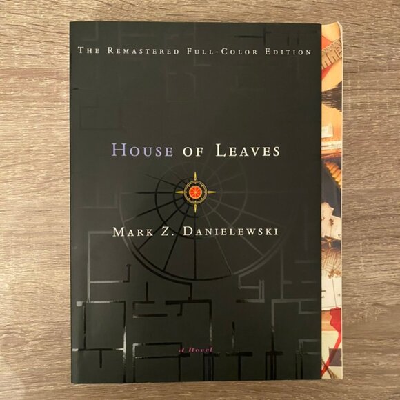 house of leaves book by mark z. danielewski (the remastered full colour edition) - Picture 1 of 4